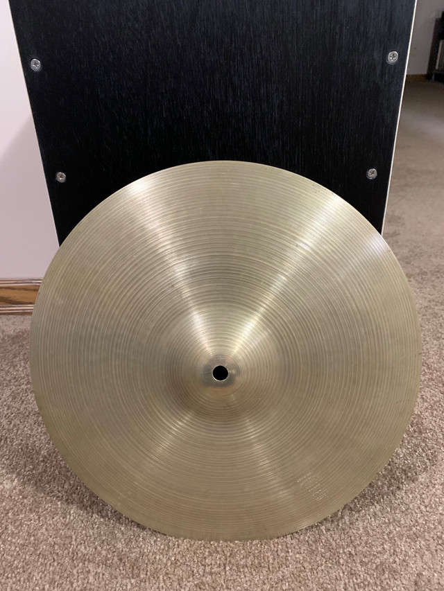 1960s Zildjian 14” Cymbal (1064g)  in Drums & Percussion in Regina - Image 4