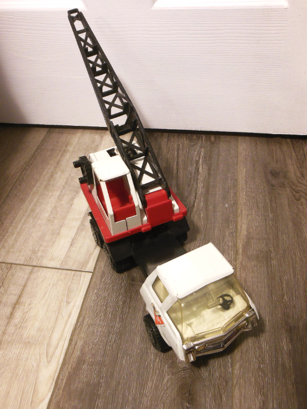 RARE RETRO VINTAGE TONKA CANADIAN TIRE TOW TRUCK CRANE TOY in Toys & Games in Stratford - Image 3