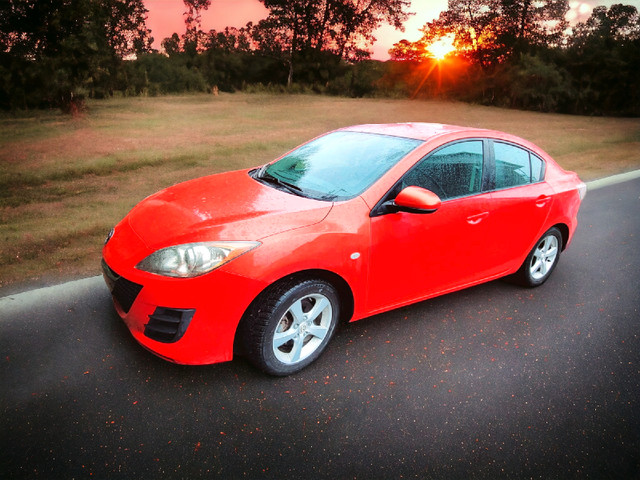 2010 Mazda 3 Red Manual 5 Speed   Low Km dans Autos et camions  à Laval/Rive Nord