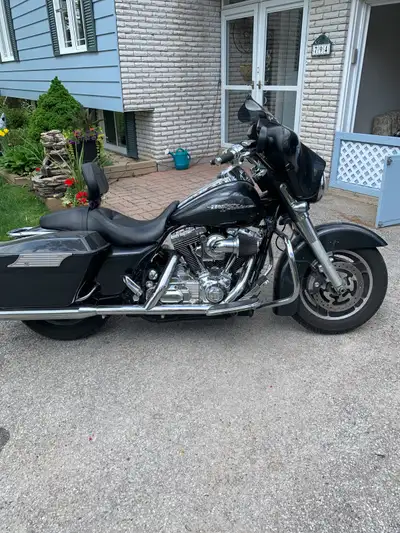 2008 Street Glide. Stage 1 power commander, driver back rest, upgraded stereo, lots of chrome upgrad...