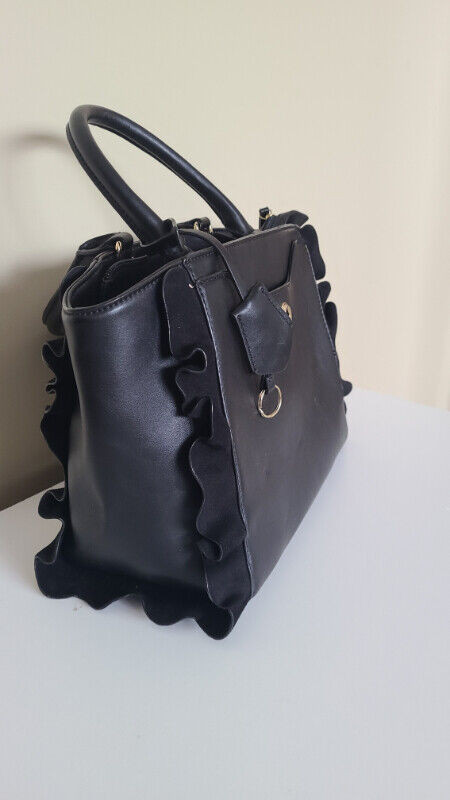 handbags dans Femmes - Sacs et portefeuilles  à Ville de Montréal - Image 2