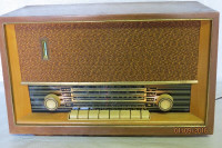 Antique radio a tube