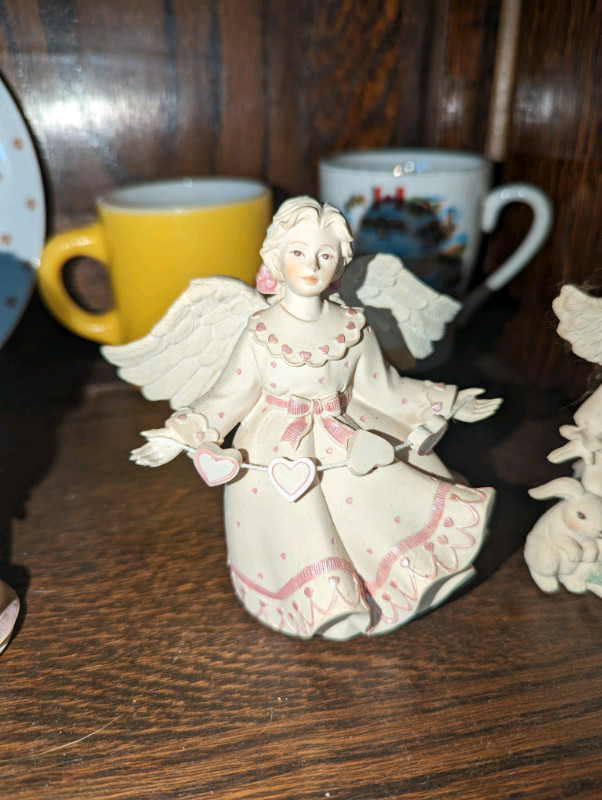 Four little angel figurines in Arts & Collectibles in St. Catharines - Image 3