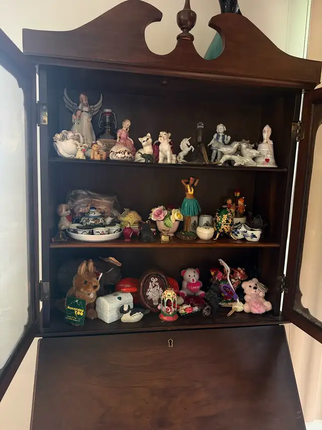 Antique Secretary Desk in Desks in Edmonton - Image 3