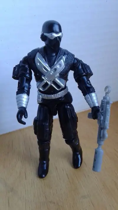 GIJOE Snake Eyes V 3 Vintage Action figure with gun- vintage 1989 excellent condition- email contact...