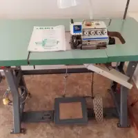 Machine à coudre industrielle pour finition de coutures