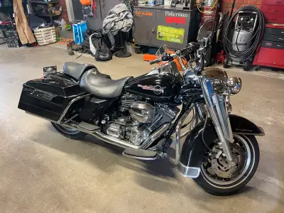 2006 Harley Davidson Road King with Vance Hines Pipes. Low mileage. Included but not shown in photos...