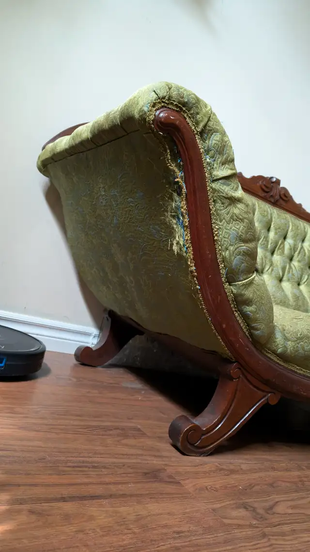 Settee / Antique couch in Couches & Futons in Kingston - Image 5