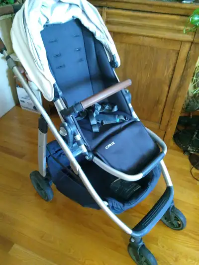 Uppababy Cruz Stroller Very Good Condition + Bassinet Available, View more