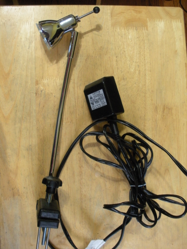 Halogen Lamp 60W in Other in Oakville / Halton Region - Image 4