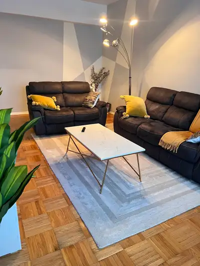Tres grand 3 1/2 au 6201 rue Sherbrooke ouest avec beaucoup de rangements et proche de plusiejrs com...