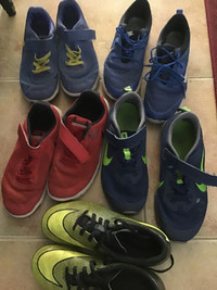 Kids sneakers Nike sizes vary boys from 8-12 years