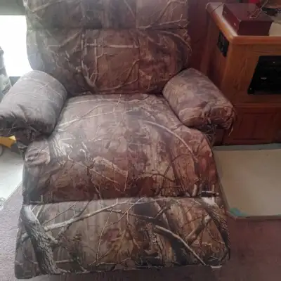 Cabela's Woodlands Camouflage Lazy Boy
