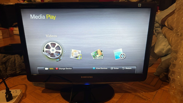 24" Samsung TVs w/aux in TVs in Mississauga / Peel Region - Image 2