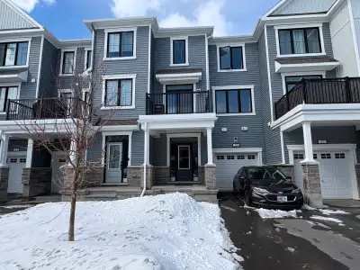 Almost new Mattamy built 3 stories townhouse in Kanata. Close to Walmart, shopping centre, schools a...