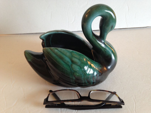 Blue Mountain Pottery Swan Green Black Art Planter in Arts & Collectibles in Winnipeg - Image 4