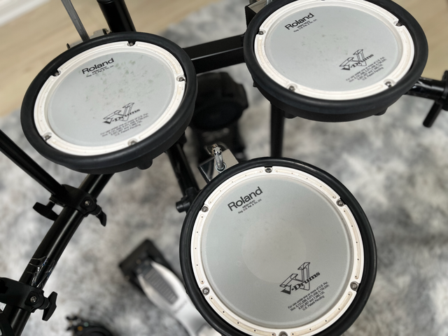 Roland TD-11KV Electronic Drum Kit Excellent Condition in Drums & Percussion in City of Toronto - Image 9