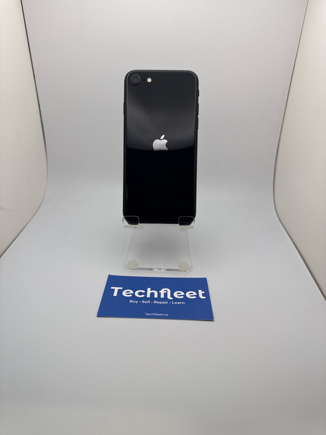 iPhone SE2 (2020) Space Grey Unlocked - 1 Year Warranty in Cell Phones in Winnipeg
