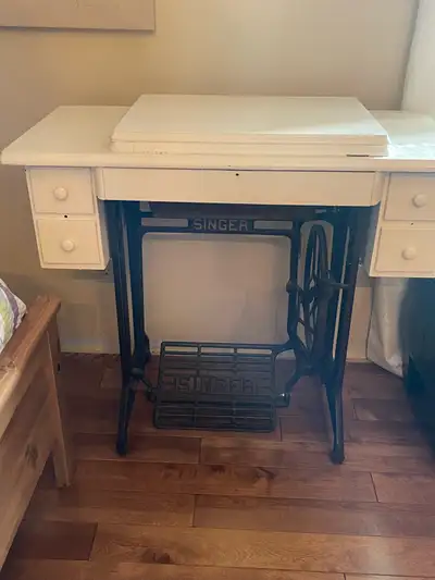 Bureau antique machine à coudre, View more