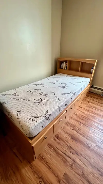 Twin bed- with bookshelf head board and 3 drawers in excellent c