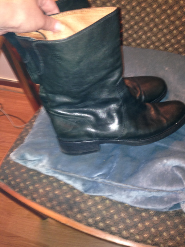 sz 8.5 j crew boots $6 in good condition in Women's - Shoes in City of Halifax - Image 2