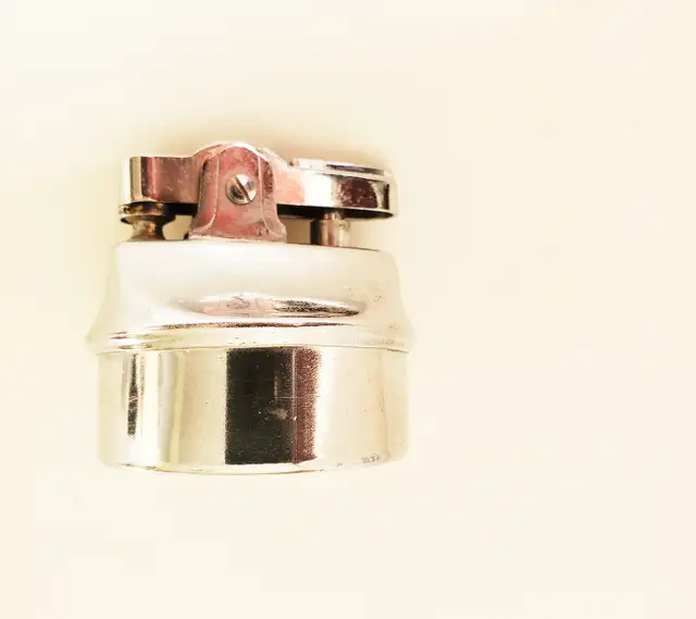 Chrome Table Top Lighter Insert (Fort Erie) in Arts & Collectibles in St. Catharines - Image 2