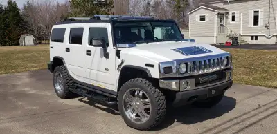 2006 Hummer H2 Low kms, lots of new parts. New starter New windshield and wipers New alternator New...
