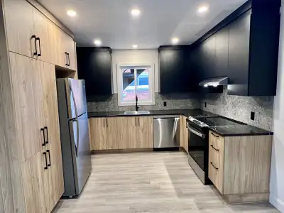 Soyez les premiers à profiter de ce superbe 4 1/2 sur deux étages, 2 chambres à coucher, 1 salle de...