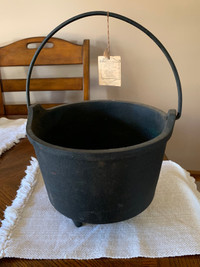 Cast iron pot- new