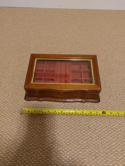 Jewelry box. Wood. Solid construction. Good condition.