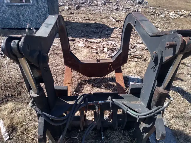 Fourches/pince  grappin combiné pour palettes et billots de bois in Heavy Equipment in Shawinigan - Image 8