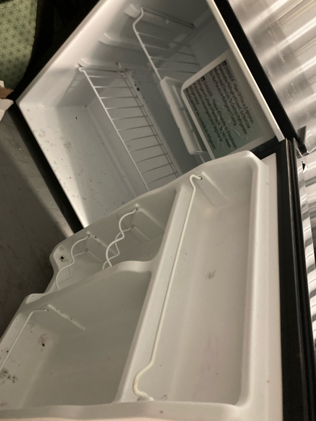 Large Capacity Black Mini Fridge  in Refrigerators in Barrie - Image 3