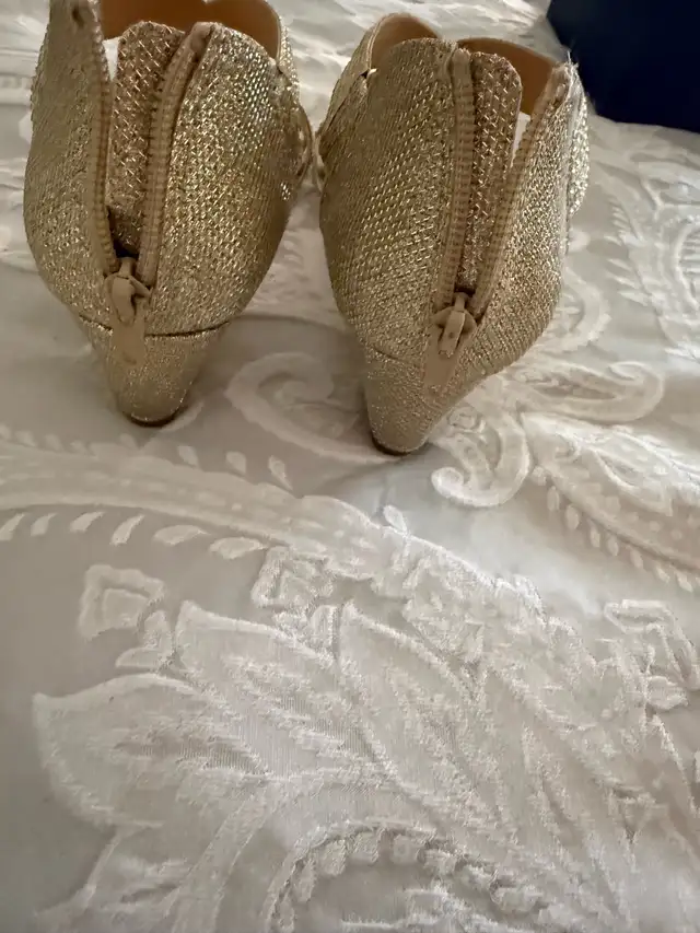 ladies shoes  size 8 half  in Women's - Shoes in Bedford - Image 6