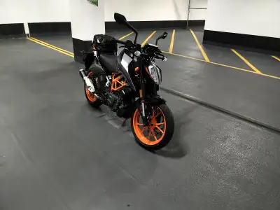 2022 Duke 390 Unmolested, adult-owned, non-modified, purchased and serviced at GPBikes Whitby No lie...