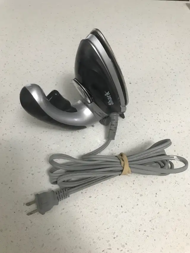 Travel Iron in Irons & Garment Steamers in Markham / York Region - Image 5