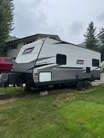 2021 Dutchman Coleman Lantern 202RD (20 feet living space, 24 feet hitch to bumper) Immaculate condi...