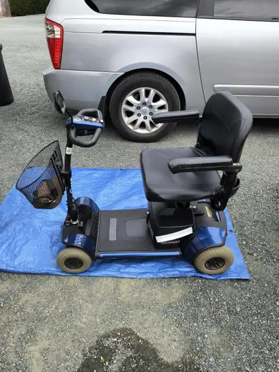 This Go Go Elite Traveller® Plus portable mobility scooter breaks down into 5 pieces, for easy trans...