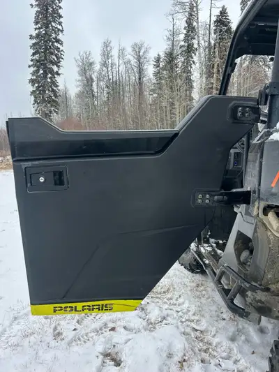 Ranger half doors off a 2020 Ranger 1000. Fits 2020+ Ranger XP 1000 and SOHC Ranger 1000. Should fit...