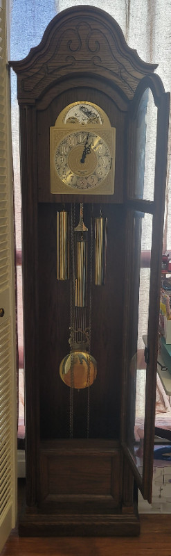 Grandfather clock in Arts & Collectibles in Hamilton - Image 2
