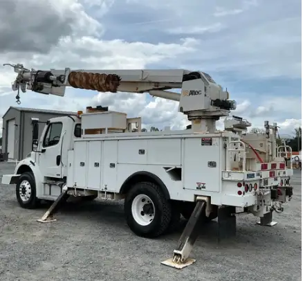 2010 Freightliner Altec - DM47-BR Digger Derrick, Available. in Other in Napanee - Image 5
