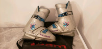 Salomon ski boots / Bottes ski Salomon Taille 8 modèle 310/24.0 