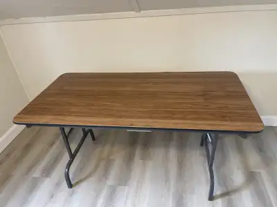 This folding table is ideal as an extra table for when guests come over. It's in used condition, so...
