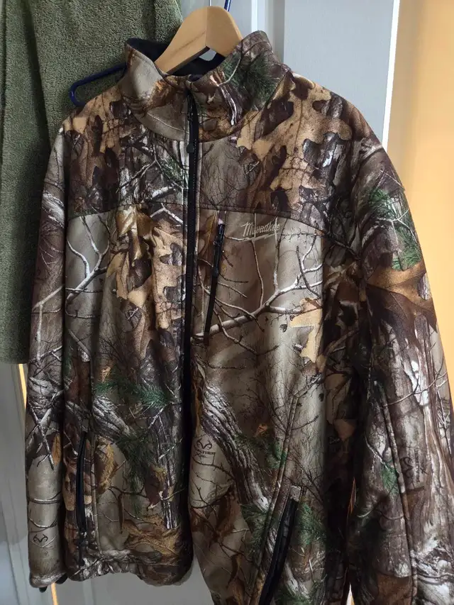 Milwaukee M12 Heated Jacket in Men's in City of Toronto - Image 3