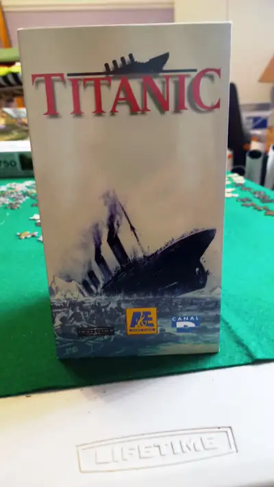 Coffret TITANIC documentaire Canal D en VHS, 4 cassettes, View more