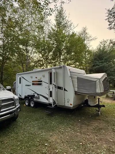 2008 Forest River Rockwood Roo 23B Hybrid This trailer is extremely clean with no leaks or soft spot...