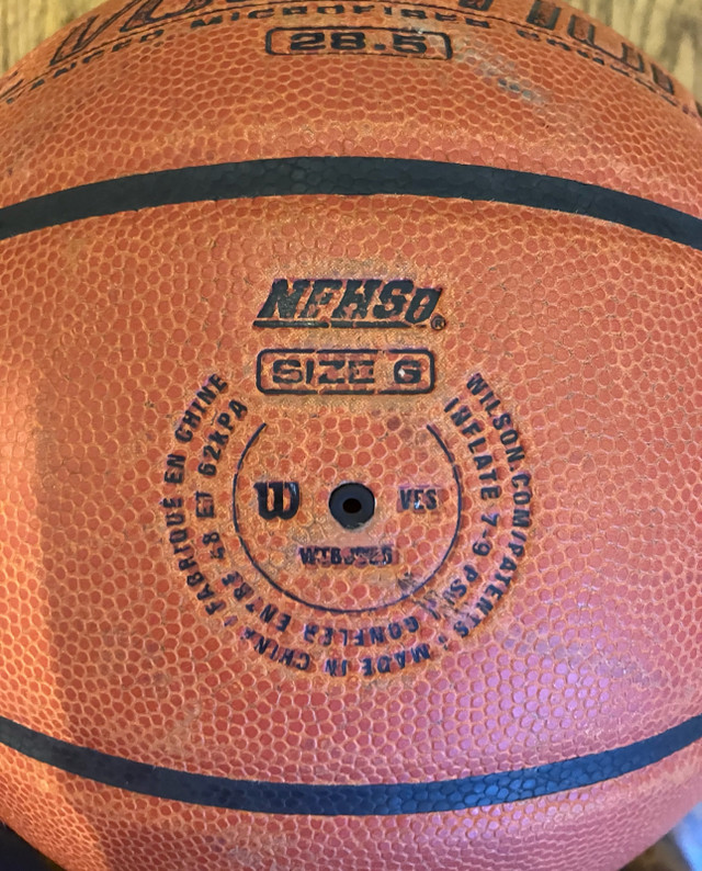 Wilson evolution basketball - size 28.5 / size 6 dans Basketball  à Ville de Montréal - Image 3