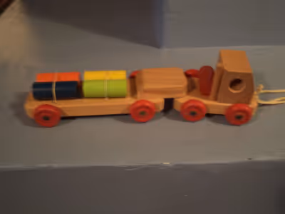 Tracteur pour enfant en bois fais main, avec des billots, en parfaite état, non négociable,