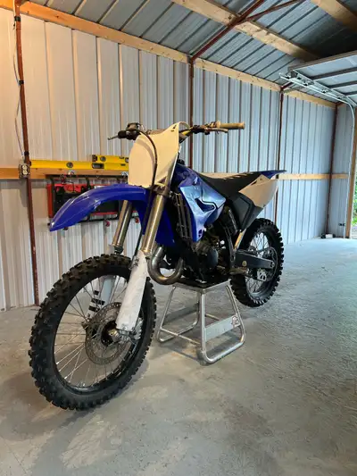 Hey there, selling my 2006 YZ125 The bike runs but is having an issue with breaking the push rod in...
