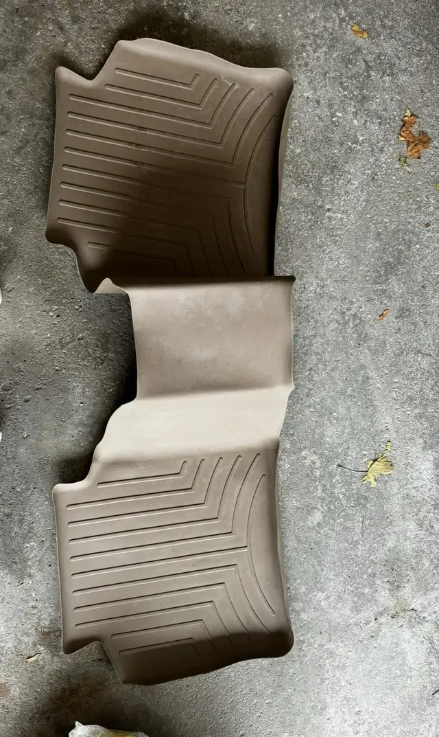 BMW 2019 750Li  winter mats in Other Parts & Accessories in Mississauga / Peel Region - Image 4