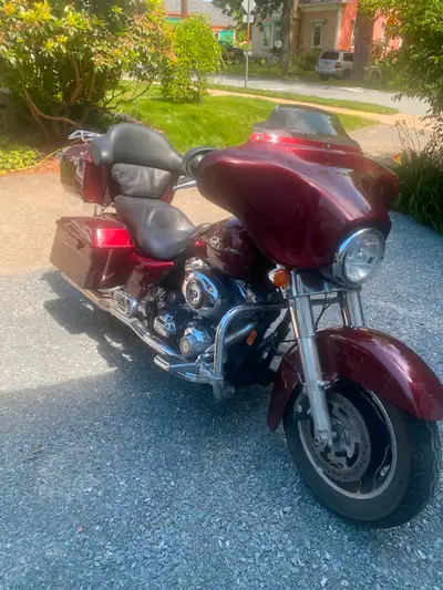 2008 FLHX Street Glide fuel injected ABS clip on clip off tour pack and backrest, true duels and rea...